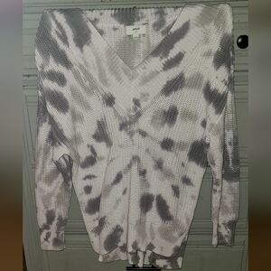 Aerie Gray and White Knit Sweater